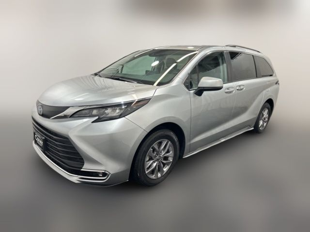 2024 Toyota Sienna XLE