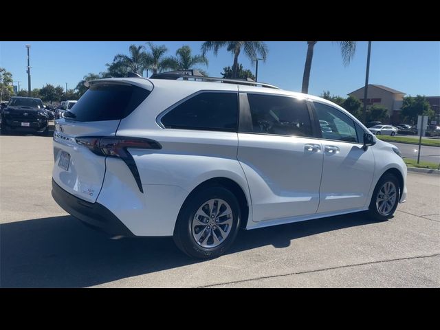 2024 Toyota Sienna XLE