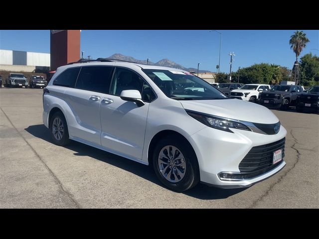 2024 Toyota Sienna XLE