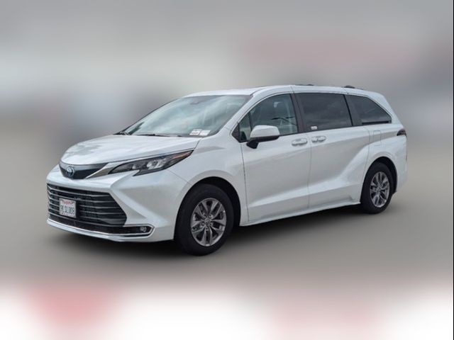 2024 Toyota Sienna XLE