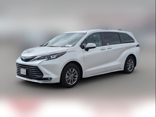 2024 Toyota Sienna XLE