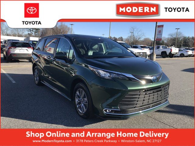 2024 Toyota Sienna XLE