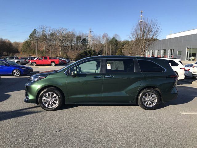 2024 Toyota Sienna XLE