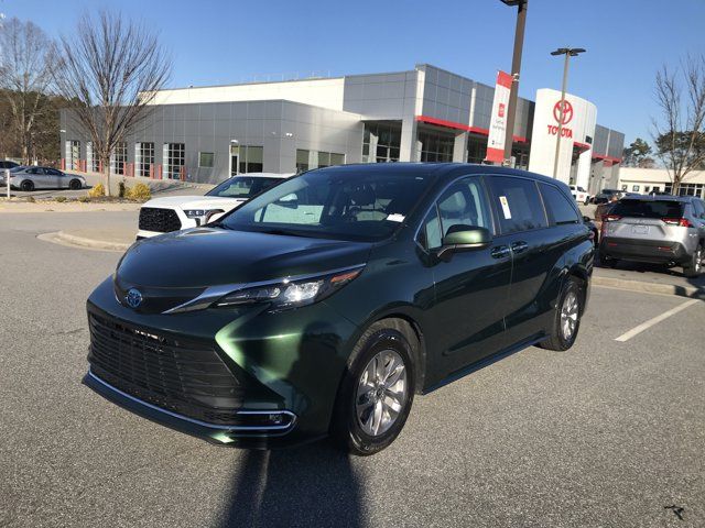 2024 Toyota Sienna XLE