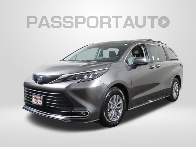 2024 Toyota Sienna XLE