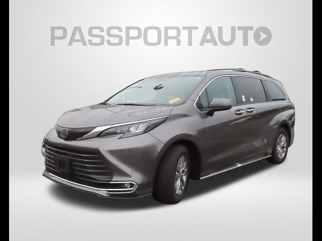 2024 Toyota Sienna XLE