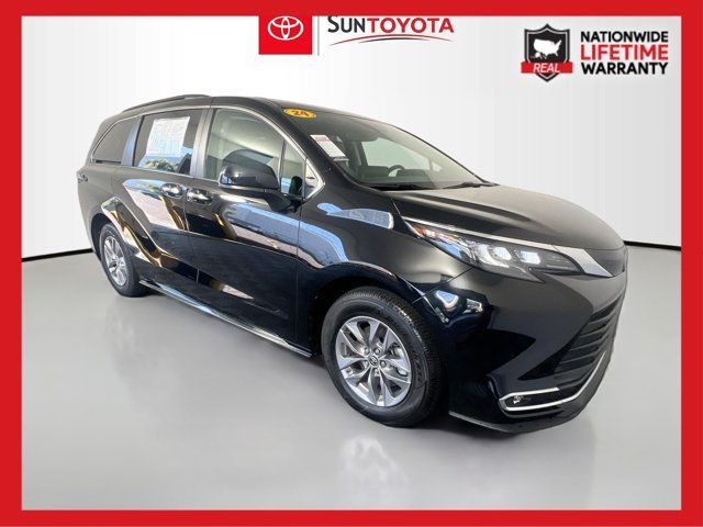 2024 Toyota Sienna XLE