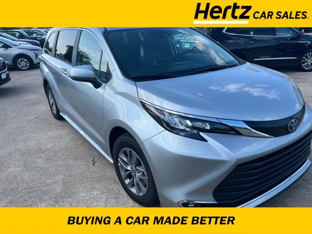 2024 Toyota Sienna XLE