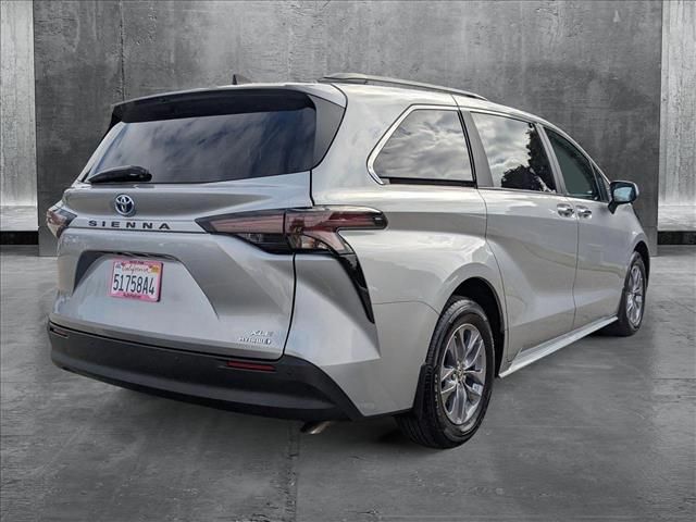 2024 Toyota Sienna XLE