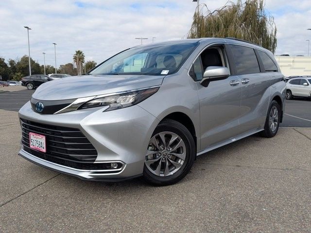 2024 Toyota Sienna XLE