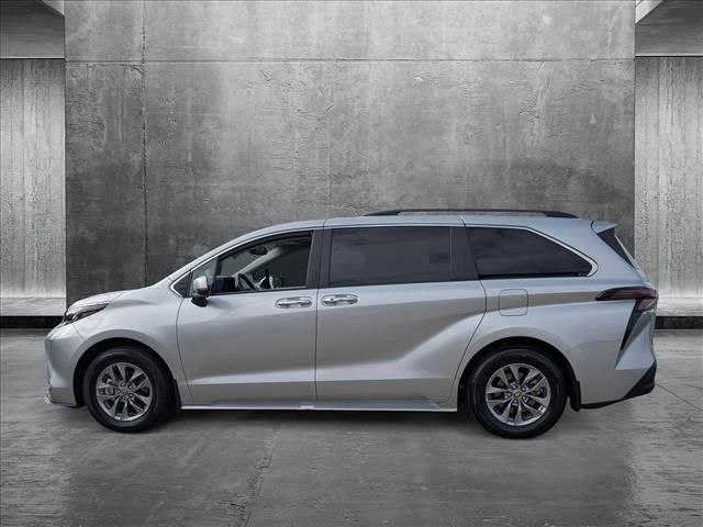 2024 Toyota Sienna XLE