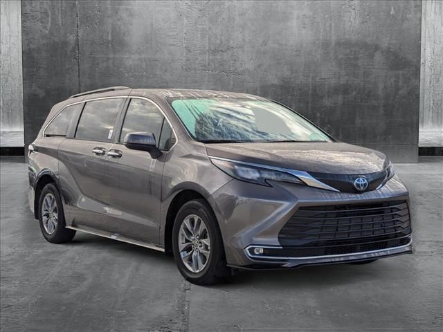 2024 Toyota Sienna XLE