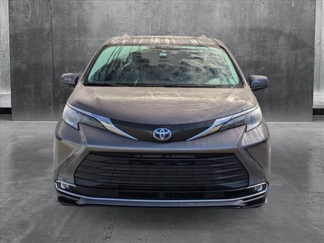 2024 Toyota Sienna XLE