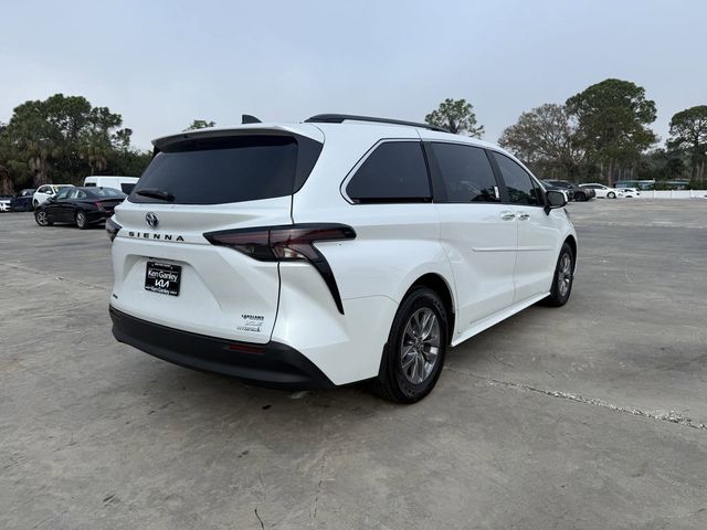 2024 Toyota Sienna XLE