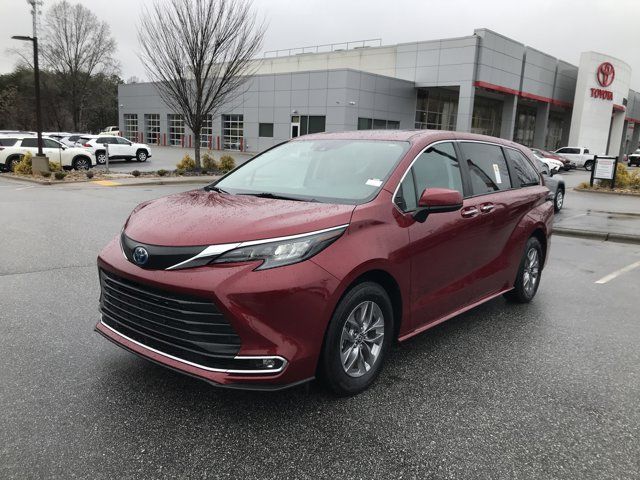 2024 Toyota Sienna XLE