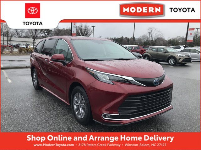 2024 Toyota Sienna XLE