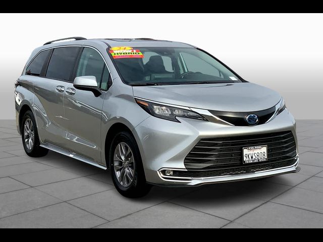 2024 Toyota Sienna XLE