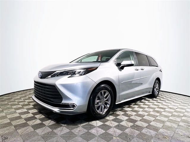 2024 Toyota Sienna XLE