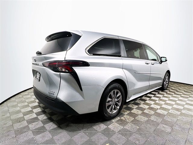 2024 Toyota Sienna XLE