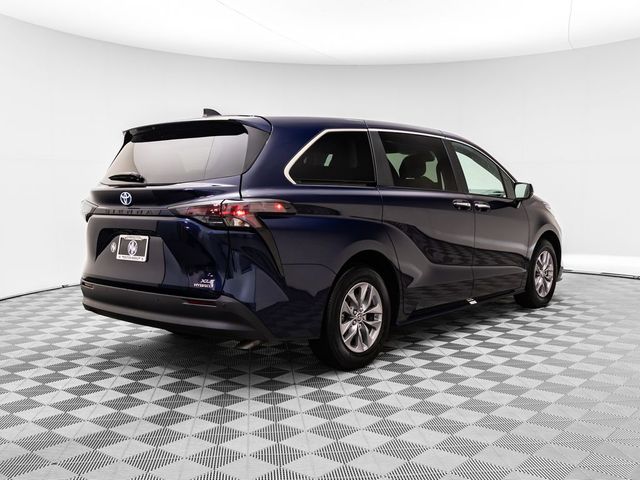 2024 Toyota Sienna XLE