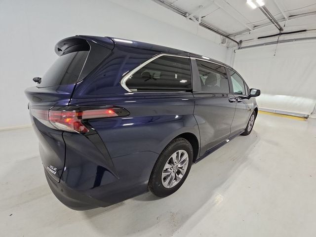 2024 Toyota Sienna XLE