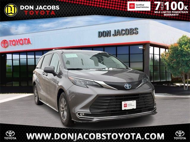 2024 Toyota Sienna XLE