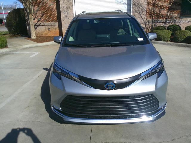 2024 Toyota Sienna XLE