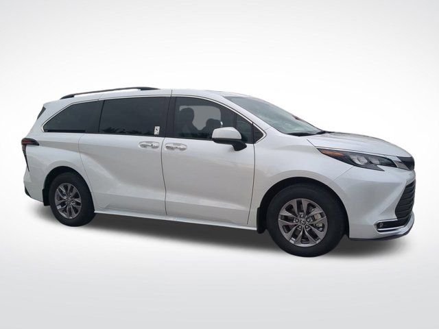 2024 Toyota Sienna XLE