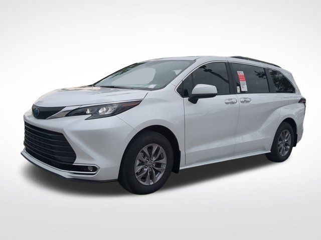 2024 Toyota Sienna XLE