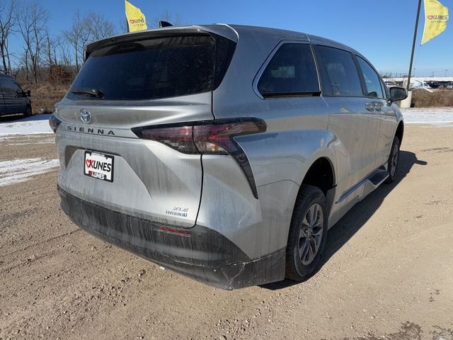 2024 Toyota Sienna XLE