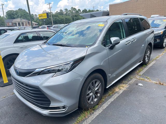 2024 Toyota Sienna XLE