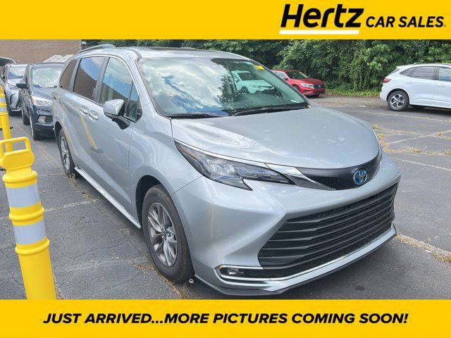 2024 Toyota Sienna XLE