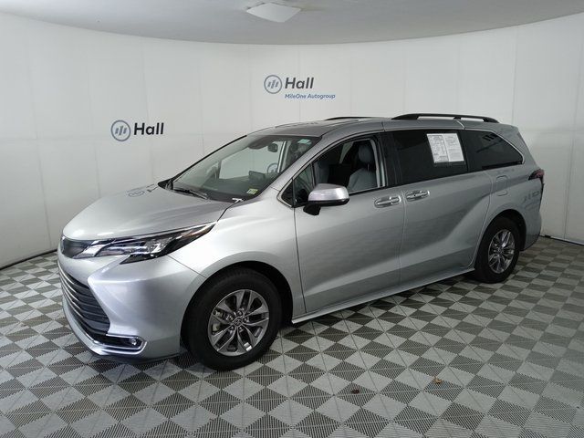 2024 Toyota Sienna XLE