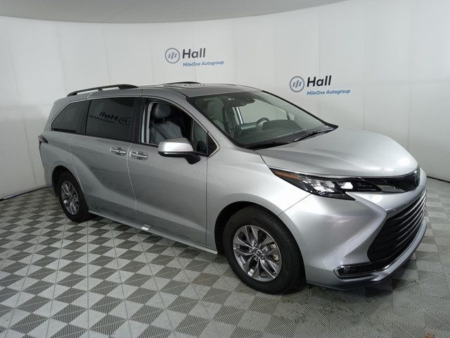 2024 Toyota Sienna XLE