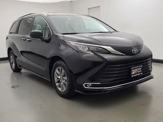 2024 Toyota Sienna XLE