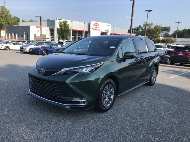 2024 Toyota Sienna XLE