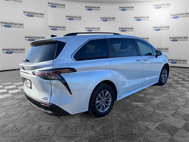 2024 Toyota Sienna XLE