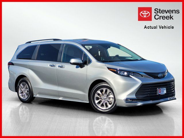 2024 Toyota Sienna XLE