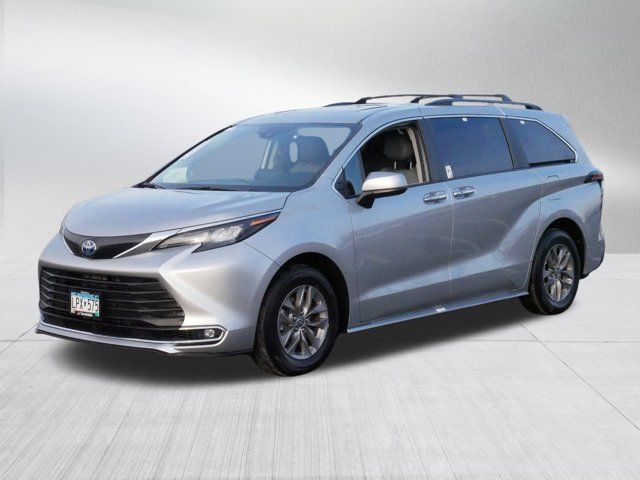 2024 Toyota Sienna XLE