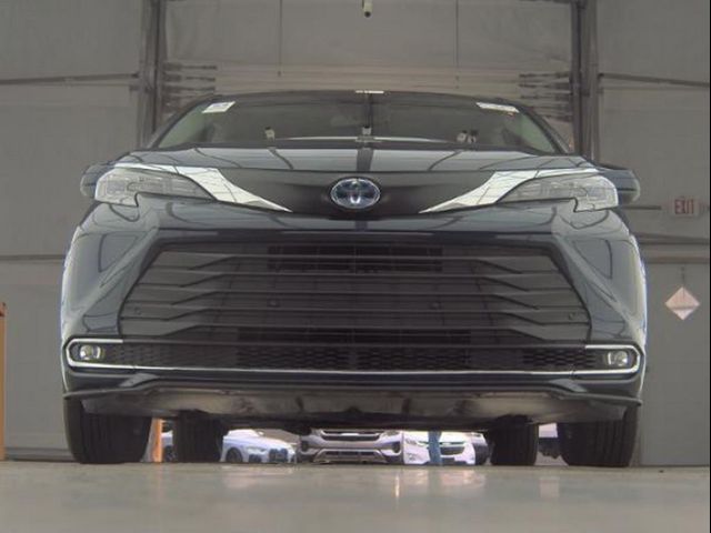 2024 Toyota Sienna XLE