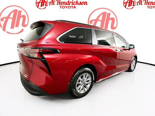 2024 Toyota Sienna XLE