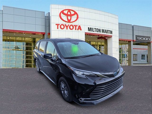 2024 Toyota Sienna XLE