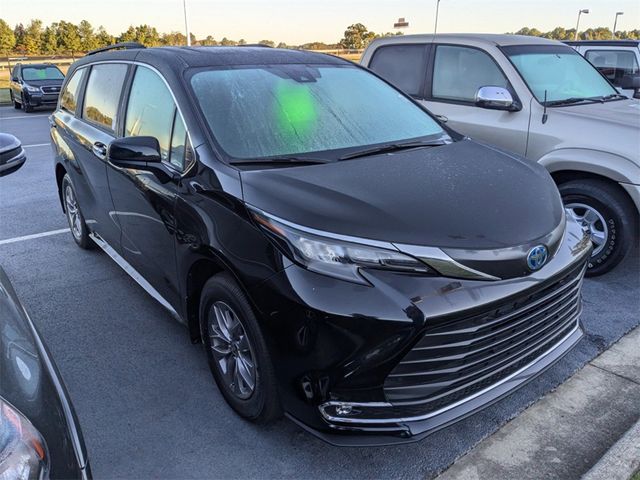 2024 Toyota Sienna XLE