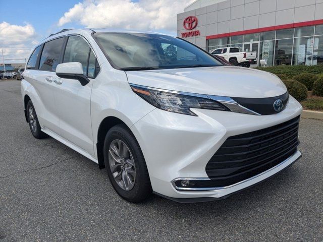 2024 Toyota Sienna XLE