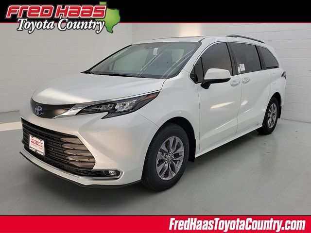 2024 Toyota Sienna XLE