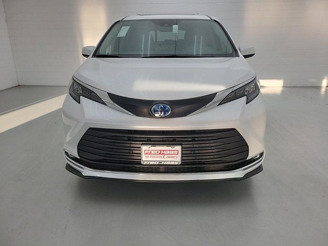 2024 Toyota Sienna XLE