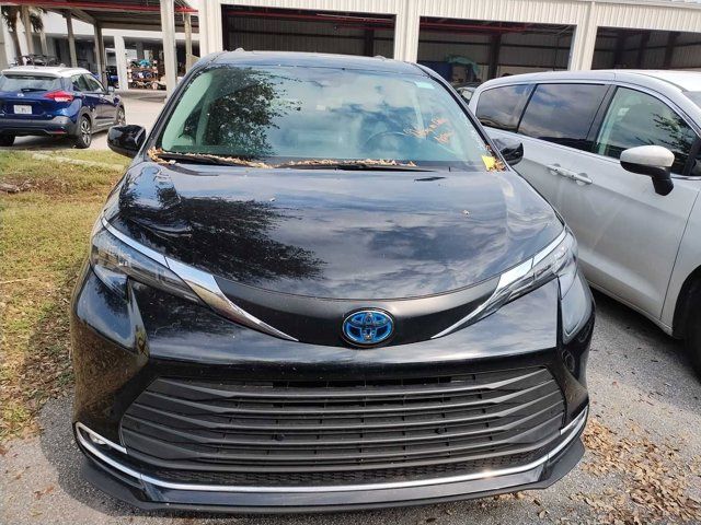 2024 Toyota Sienna XLE