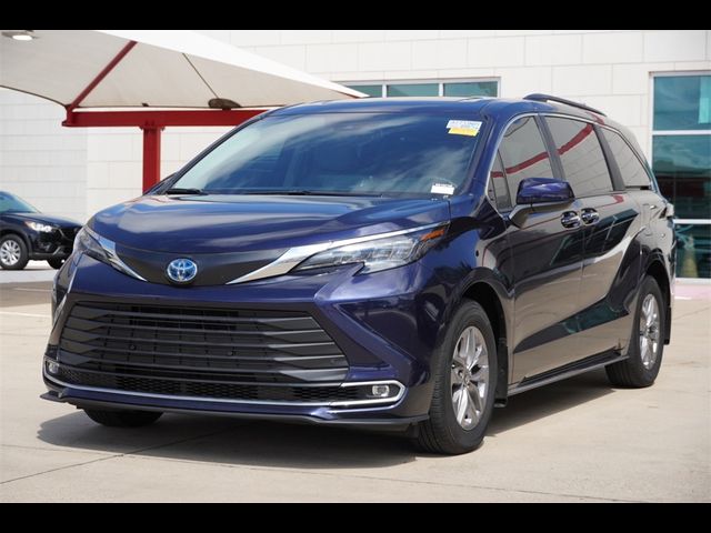 2024 Toyota Sienna XLE