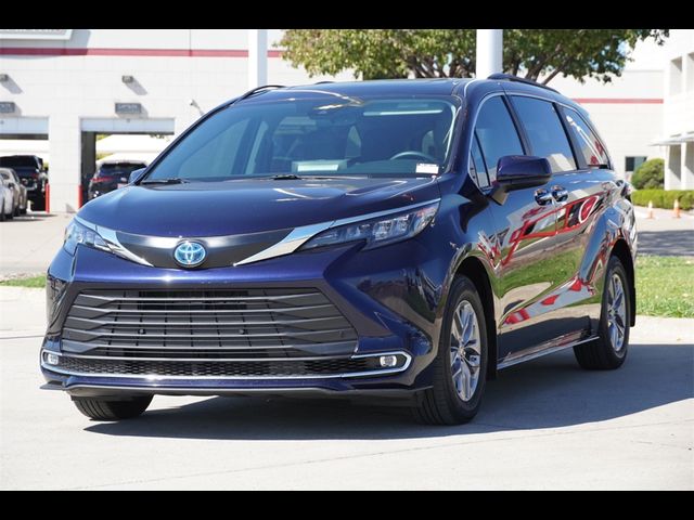 2024 Toyota Sienna XLE