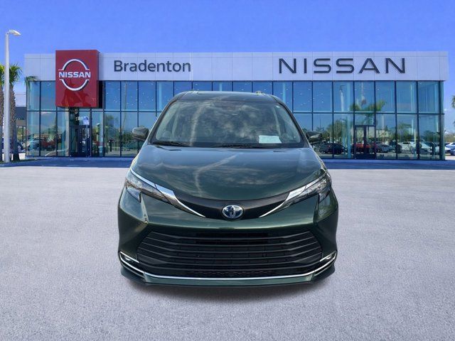 2024 Toyota Sienna XLE